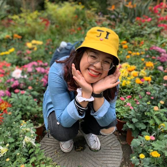 Meet your Posher, Emily - Picture 1 of 1